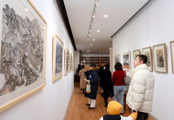 不止三人行中国画作品展在天津拜石博物馆举行